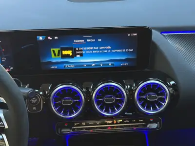 Mercedes-Benz GLA 45 S AMG 4matic+ — Performance 421 ch, Très faible kilométrage — Thumbnail 13