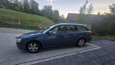 Subaru Legacy 2.0 R Classic — Break polyvalent, transmission intégrale et sans sinistre — exterior view