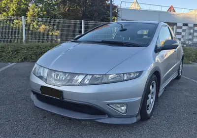 Honda Civic 1.8i-VTEC Type S — Compacte sportive fiable, révisions complètes — exterior view