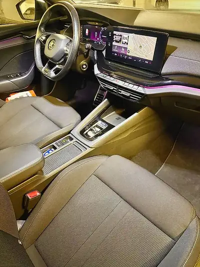 Skoda Octavia Combi 2.0 TSI SportLine 4x4 — Familiale dynamique, transmission intégrale et 190 ch — côté