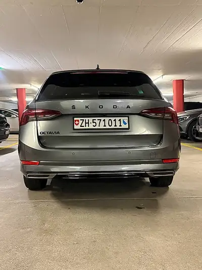 Skoda Octavia Combi 2.0 TSI SportLine 4x4 — Familiale dynamique, transmission intégrale et 190 ch — intérieur