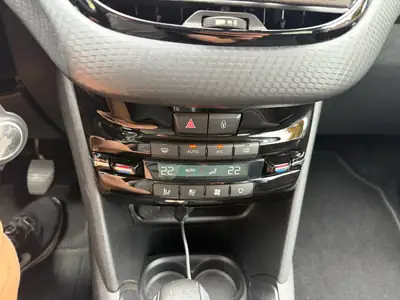 Peugeot 208 1.2 PureTech Allure — Citadine fiable, entretien récent, Apple CarPlay — Thumbnail 8
