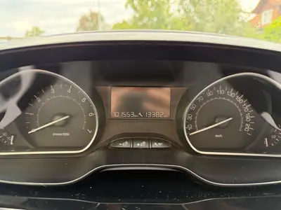 Peugeot 208 1.2 PureTech Allure — Citadine fiable, entretien récent, Apple CarPlay — Thumbnail 9