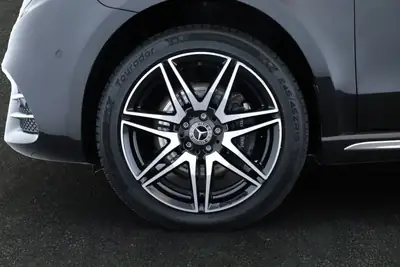 Mercedes-Benz V 300 d — Monospace premium 8 places, moteur diesel puissant et technologie AMG — détail