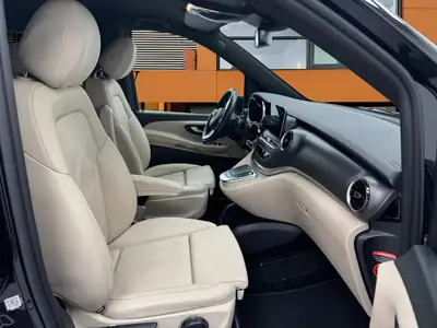 Mercedes-Benz V 300 d — Monospace premium 8 places, moteur diesel puissant et technologie AMG — Miniature 13