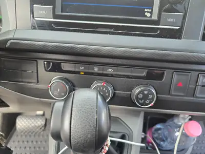 VW T6.1 2.0 TDI 4Motion DSG — Utilitaire robuste, état impeccable et 4 roues motrices — Miniatura 14