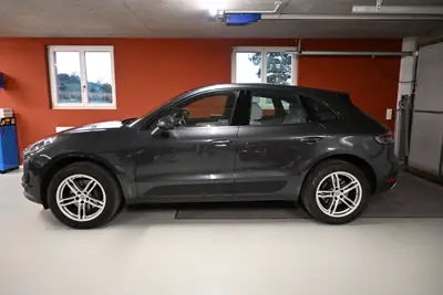 Porsche Macan 2.0 — SUV sportif, première main, 77'000 km, état impeccable — side view