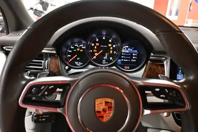 Porsche Macan 2.0 — SUV sportif, première main, 77'000 km, état impeccable — interior