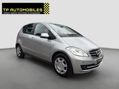 Mercedes-Benz Classe A 160 — Automatique, sécurité et confort urbain — vista posteriore