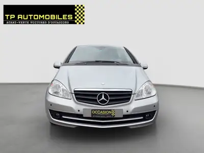 Mercedes-Benz Classe A 160 — Automatique, sécurité et confort urbain — fianco