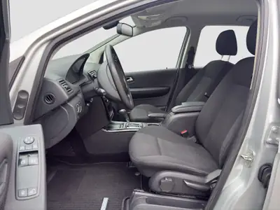Mercedes-Benz Classe A 160 — Automatique, sécurité et confort urbain — Miniatura 9