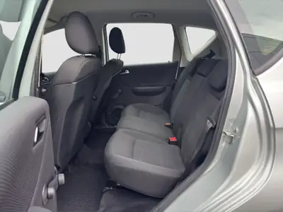 Mercedes-Benz Classe A 160 — Automatique, sécurité et confort urbain — Miniatura 10