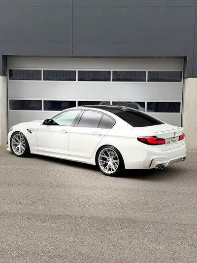 BMW M5 xDrive 2019 — Berline haute performance, 599 ch et transmission intégrale — arrière