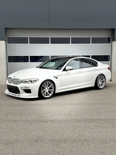 BMW M5 xDrive 2019 — Berline haute performance, 599 ch et transmission intégrale — vue extérieure