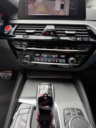 BMW M5 xDrive 2019 — Berline haute performance, 599 ch et transmission intégrale — Miniature 9