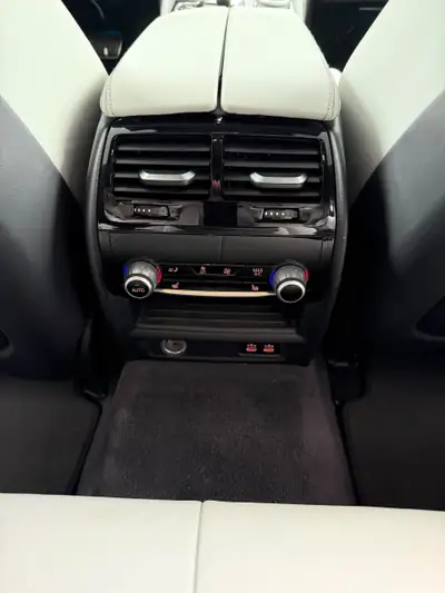 BMW M5 xDrive 2019 — Berline haute performance, 599 ch et transmission intégrale — Miniature 10