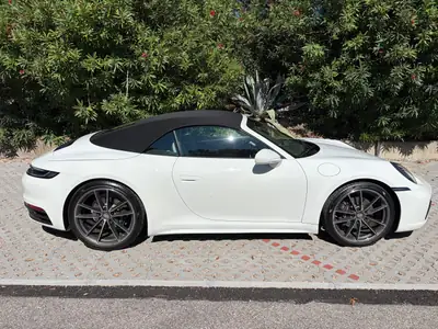 Porsche 911 Carrera 4 Cabriolet — 385 ch, Traction intégrale, Très faible kilométrage — vista esterna