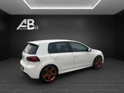 VW Golf 2.0 TSI R 4Motion — Sportive polyvalente 270 ch, transmission intégrale — cruscotto