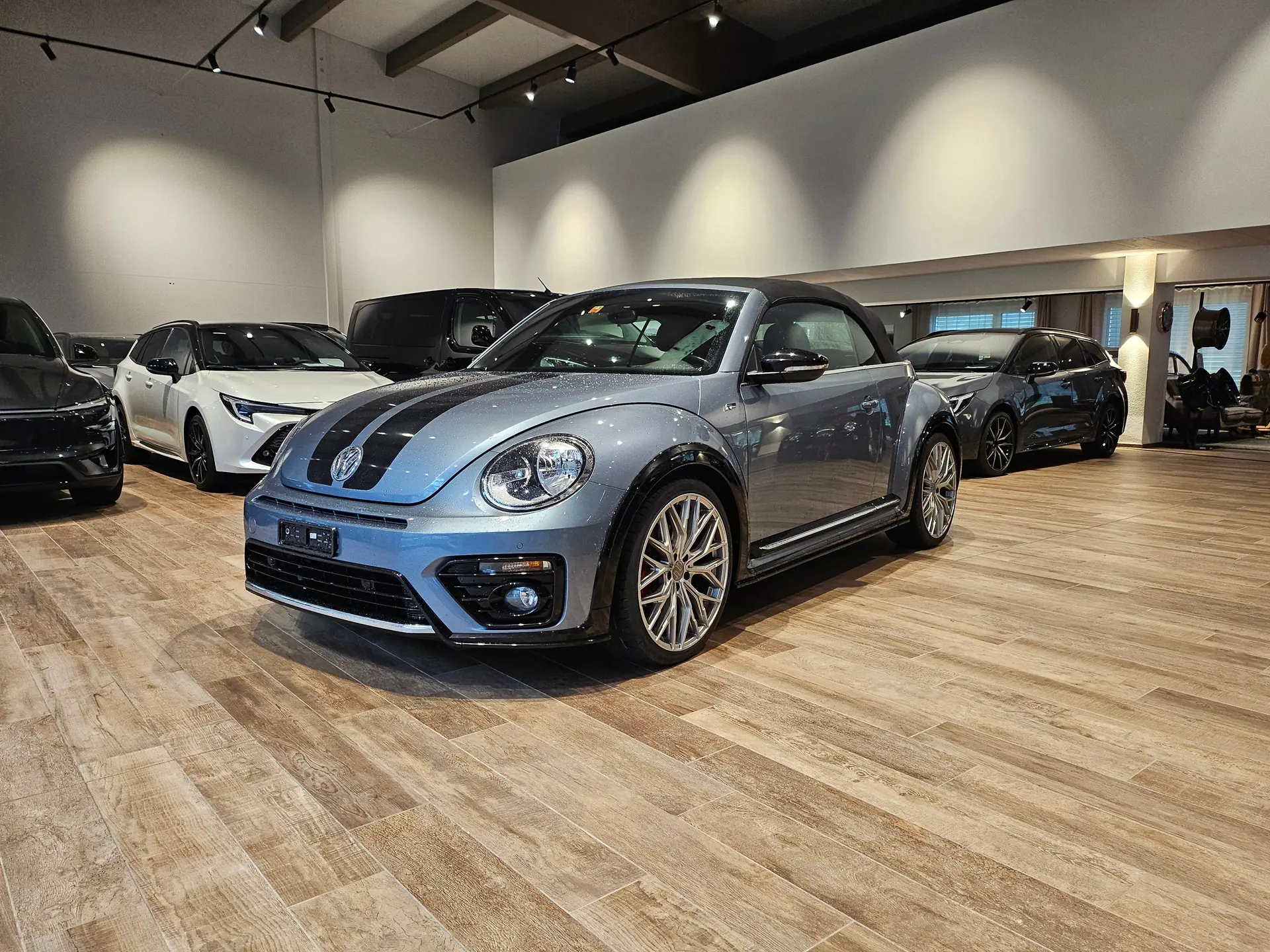 VW Beetle Cabriolet 2.0 TSI R-Line — Décapotable sportive rare avec 220 ch et jantes 20 pouces