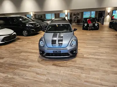 VW Beetle Cabriolet 2.0 TSI R-Line — Décapotable sportive rare avec 220 ch et jantes 20 pouces — interior