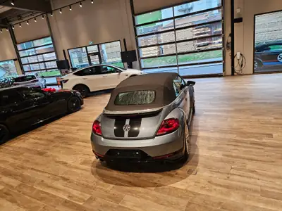 VW Beetle Cabriolet 2.0 TSI R-Line — Décapotable sportive rare avec 220 ch et jantes 20 pouces — Thumbnail 12