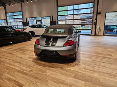 VW Beetle Cabriolet 2.0 TSI R-Line — Décapotable sportive rare avec 220 ch et jantes 20 pouces — Thumbnail 11
