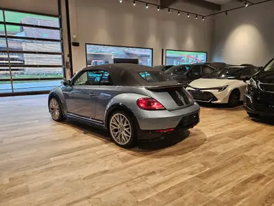 VW Beetle Cabriolet 2.0 TSI R-Line — Décapotable sportive rare avec 220 ch et jantes 20 pouces — Thumbnail 13