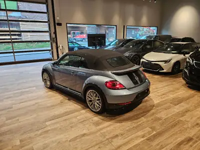 VW Beetle Cabriolet 2.0 TSI R-Line — Décapotable sportive rare avec 220 ch et jantes 20 pouces — Thumbnail 14