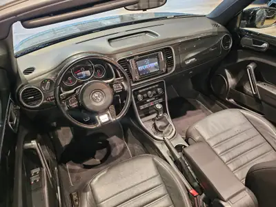 VW Beetle Cabriolet 2.0 TSI R-Line — Décapotable sportive rare avec 220 ch et jantes 20 pouces — Thumbnail 21