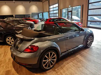 VW Beetle Cabriolet 2.0 TSI R-Line — Décapotable sportive rare avec 220 ch et jantes 20 pouces — Thumbnail 29