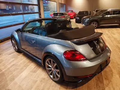 VW Beetle Cabriolet 2.0 TSI R-Line — Décapotable sportive rare avec 220 ch et jantes 20 pouces — Thumbnail 30