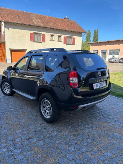 Dacia Duster 1.2 TCe 4x4 — SUV robuste, essence économique et polyvalent — Seitenansicht