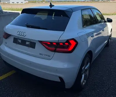 Audi A1 1.0 30 TFSI S Line — Citadine dynamique, entretien réduit, sans sinistre — Heckansicht