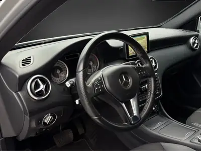 Mercedes-Benz Classe A 200 CDI Urban 4Matic — Diesel économe, transmission automatique 7G-DCT — Miniatura 8