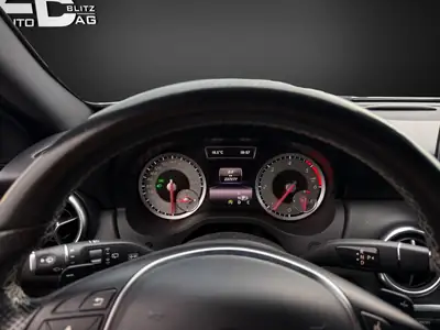Mercedes-Benz Classe A 200 CDI Urban 4Matic — Diesel économe, transmission automatique 7G-DCT — Miniatura 12