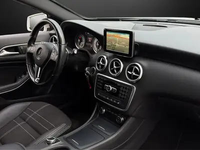 Mercedes-Benz Classe A 200 CDI Urban 4Matic — Diesel économe, transmission automatique 7G-DCT — Miniatura 10