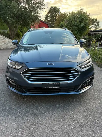 Ford Mondeo Hybride 2022 — Élégance et efficacité énergétique, 61 000 km seulement — Seitenansicht