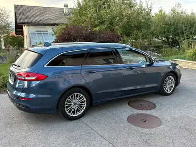 Ford Mondeo Hybride 2022 — Élégance et efficacité énergétique, 61 000 km seulement — Heckansicht