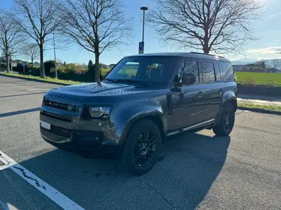 Land Rover Defender 3.0 D I6 250 X-Dynamic SE — Le SUV robuste avec motorisation 6-cylindres et transmission automatique — rear view