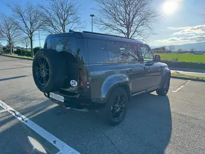 Land Rover Defender 3.0 D I6 250 X-Dynamic SE — Le SUV robuste avec motorisation 6-cylindres et transmission automatique — Thumbnail 8