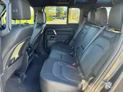 Land Rover Defender 3.0 D I6 250 X-Dynamic SE — Le SUV robuste avec motorisation 6-cylindres et transmission automatique — Thumbnail 11