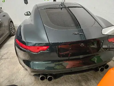 Jaguar F-TYPE R5 — Coupé sport britannique 550 ch, essence pure — côté