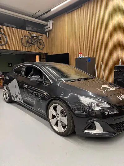 Opel Astra 2.0i Turbo OPC — Sportive 280 ch, trois portes affûtée — exterior view