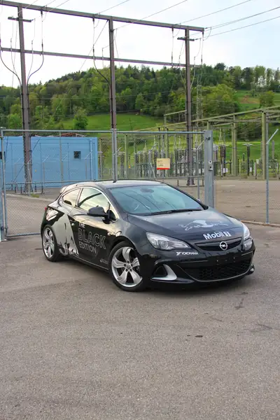 Opel Astra 2.0i Turbo OPC — Sportive 280 ch, trois portes affûtée — Thumbnail 9