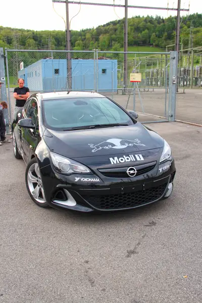 Opel Astra 2.0i Turbo OPC — Sportive 280 ch, trois portes affûtée — Thumbnail 10