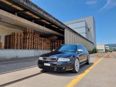 Audi RS4 2.7 V6 Biturbo Quattro — Break sportif de 2001, 430 ch et suspension KW V3 — détail