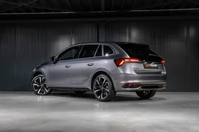 Skoda Scala 1.5 TSI Monte Carlo DSG — Berline dynamique, quasi neuve avec 5 ans de garantie — side view