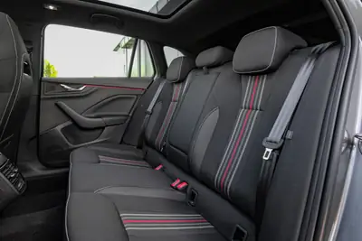 Skoda Scala 1.5 TSI Monte Carlo DSG — Berline dynamique, quasi neuve avec 5 ans de garantie — Thumbnail 12