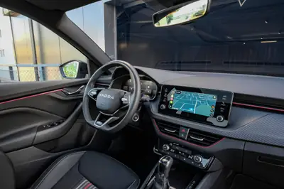 Skoda Scala 1.5 TSI Monte Carlo DSG — Berline dynamique, quasi neuve avec 5 ans de garantie — Thumbnail 14