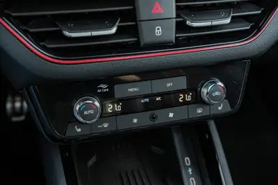 Skoda Scala 1.5 TSI Monte Carlo DSG — Berline dynamique, quasi neuve avec 5 ans de garantie — Thumbnail 20